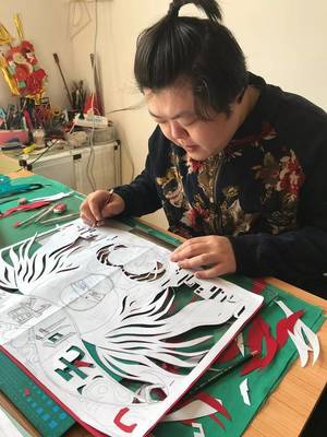 禪城文藝作者以剪紙、書法為載體，為武漢加油打氣并承辦展覽活動(dòng)